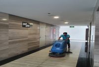 Ban quản lý tòa nhà chỉ đạo đánh sàn hành lang định kỳ